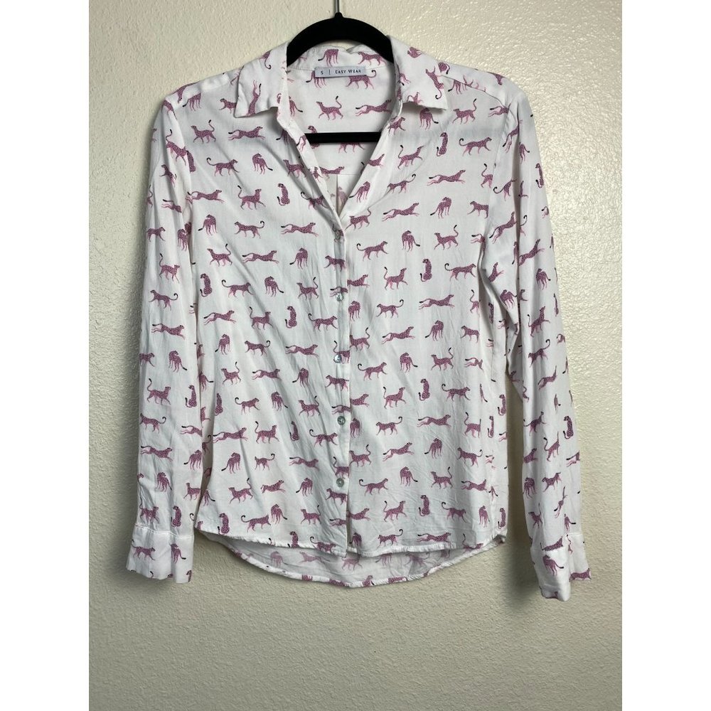 Easy Wear Womens Top size Small Animal Cheetah White Pink Long Sleeve Novelty